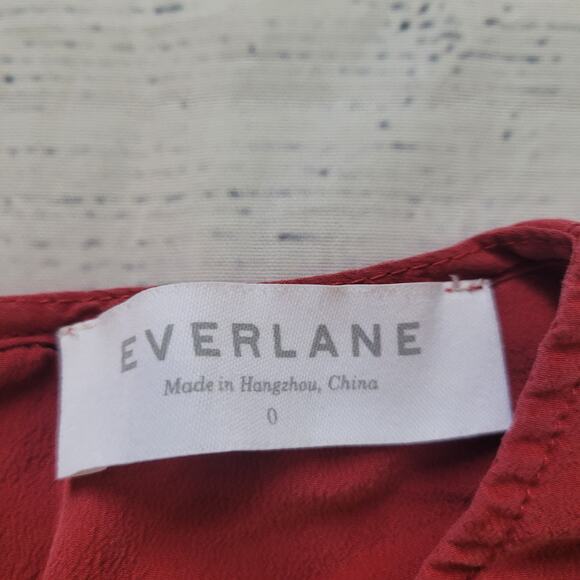 Everlane	 Size 0 100% Silk Red Tank Top Keyhole Back Lightweight Classy Minimal - Picture 6 of 8